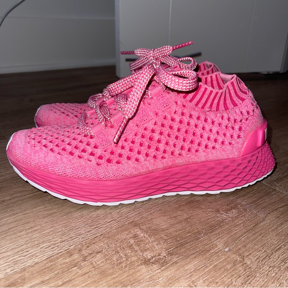Pink No Bull athletic shoe size 7.5